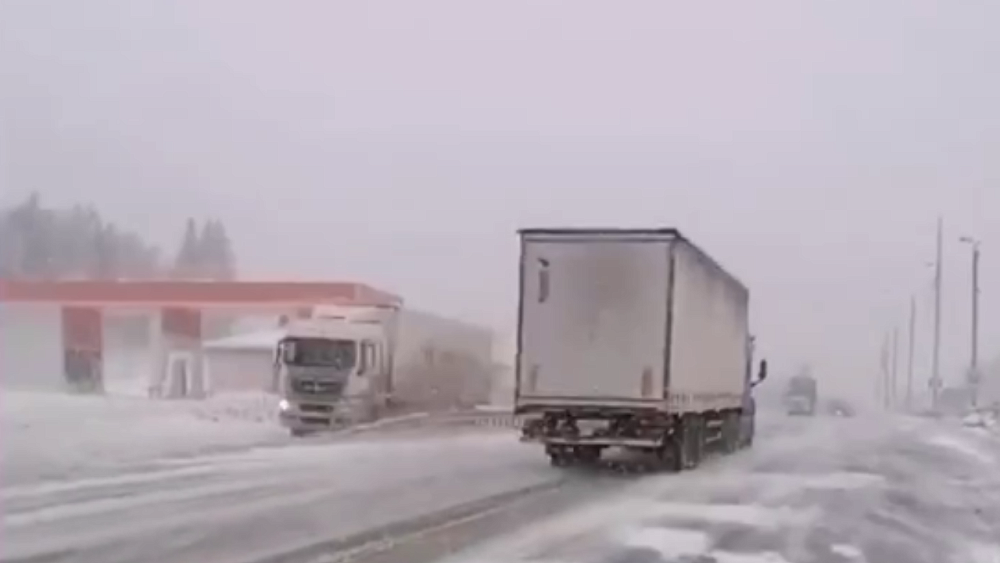 Движение по трассе М‑5 ограничивают на Южном Урале из‑за метели