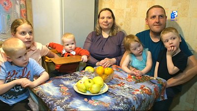 Многодетная мать из Миасса получила почетный знак