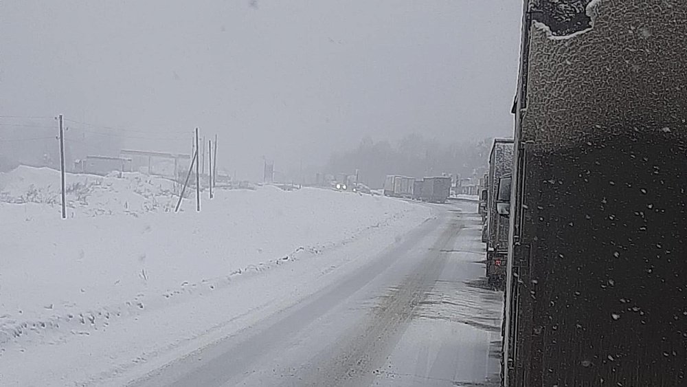 Трасса М‑5 встала в пробку в Челябинской области из‑за снегопада