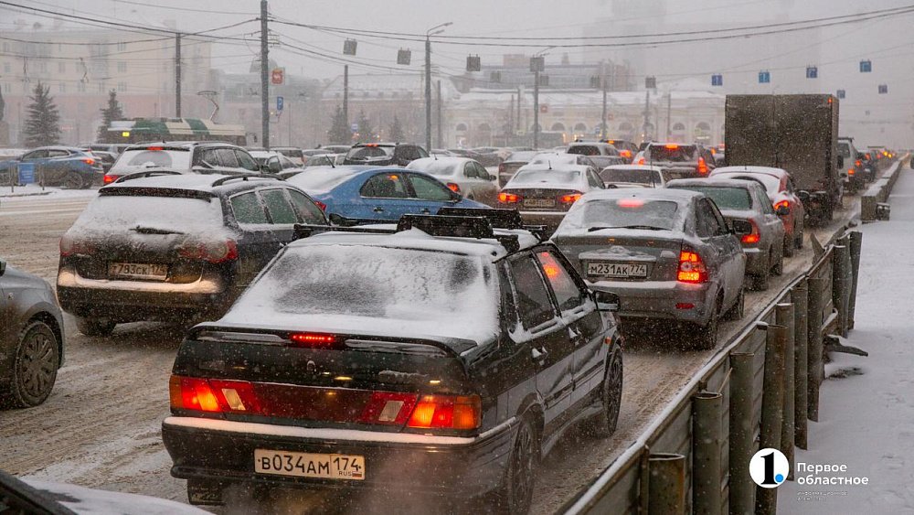 Утро понедельника в Челябинске началось с восьмибалльных пробок