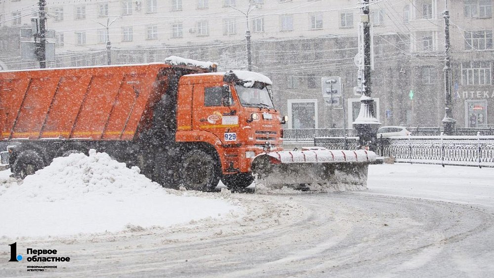 С улиц Челябинска за минувшую ночь вывезли почти 5 тысяч кубометров снега