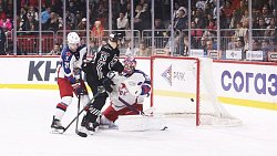 Хоккеисты «Трактора» на классе победили у столичного ЦСКА — фоторепортаж