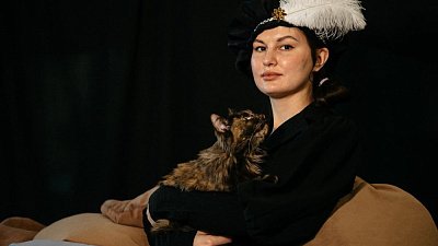 В Челябинске воссоздали шедевры живописи с животными из приюта