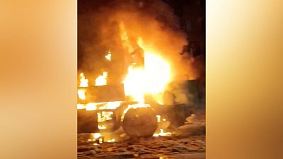 В Челябинске пылающий погрузчик попал на видео