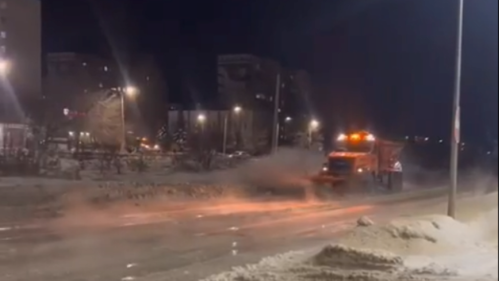 В Миассе затопило трассу из‑за порыва на водопроводных сетях