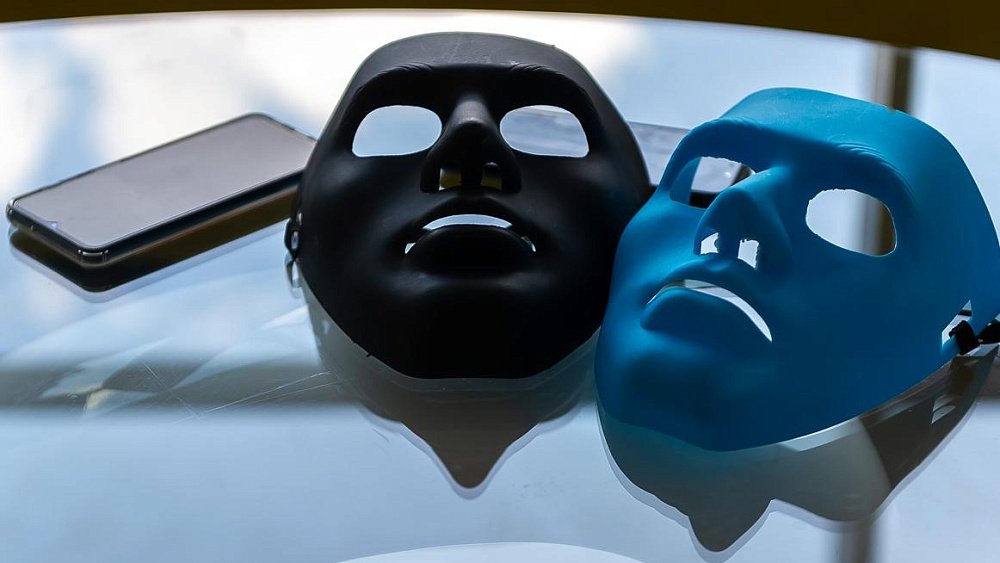 Пенсионерка из Златоуста лишилась около 1 млн рублей, поверив «сказкам» мошенников