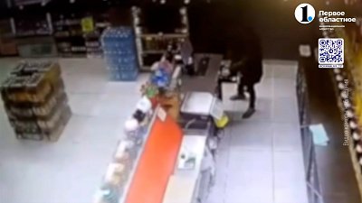 В Челябинске мужчина украл деньги из кассы