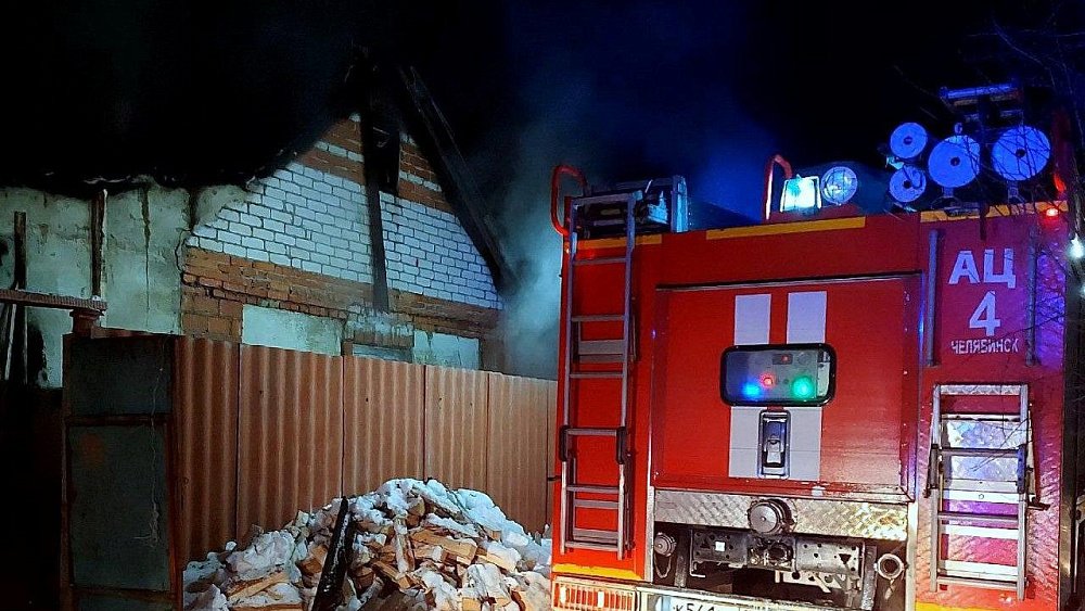 В Челябинске ночной пожар в частном доме унес жизни двоих маленьких детей