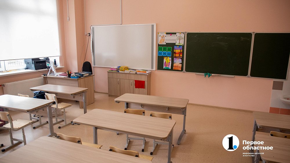 В ряде районов и городов в Челябинской области заранее отменили занятия в школах 11 декабря