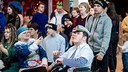 В Челябинске проходят «Необыкновенные елки» для детей с ОВЗ