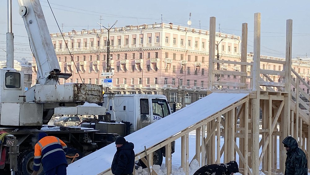 Ледовый городок в центре Челябинска сдадут к 25 декабря