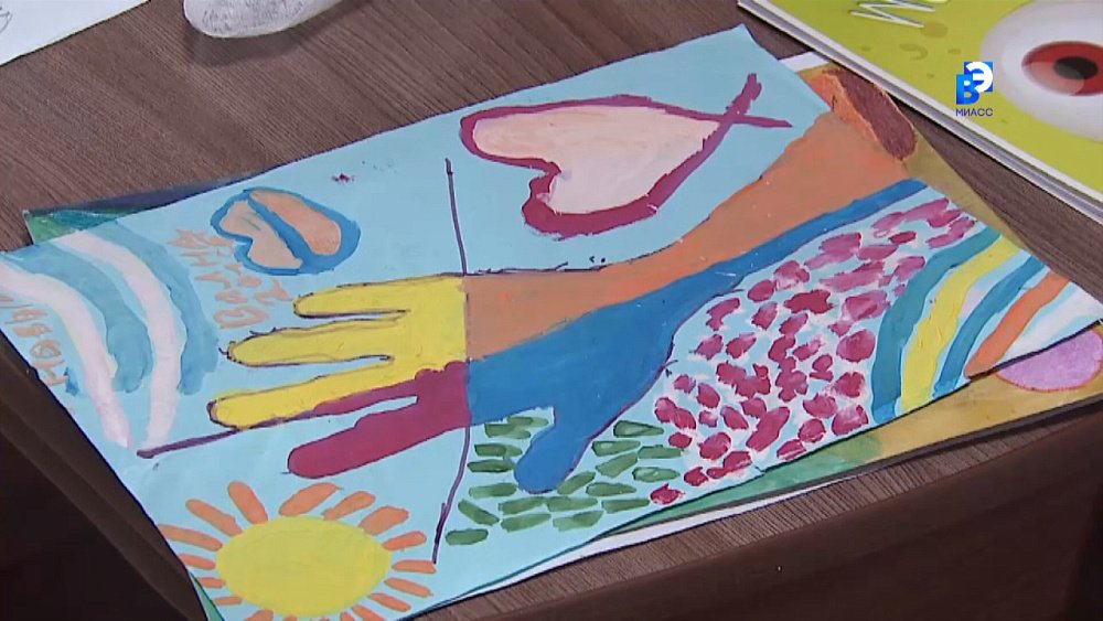 Солнечная девушка из Миасса рисует картины