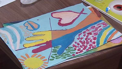 Солнечная девушка из Миасса рисует картины