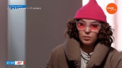 Головной убор как фишка образа в сюжете «Стилист по шапкам»