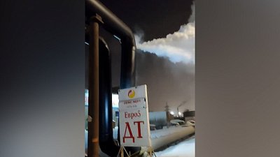 Челябинцы сняли на видео поток горячей воды и пара из теплотрассы