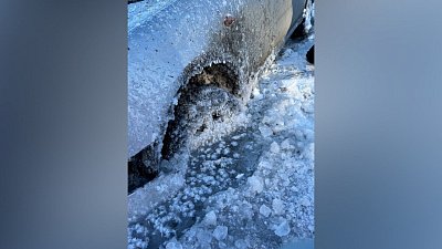 В Челябинской области автомобиль вмерз в реку