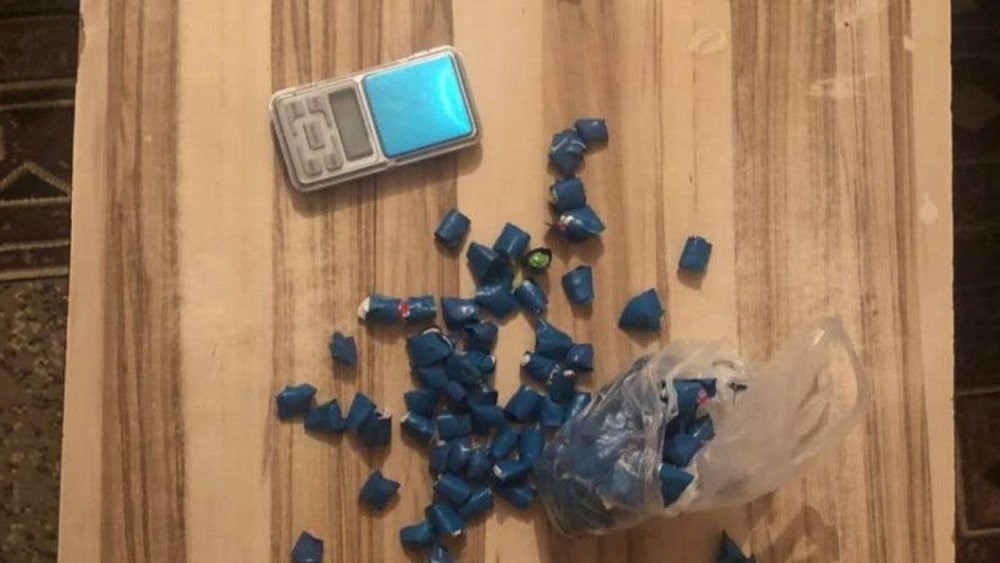 В Челябинске задержали 18‑летнего парня с 140 свертками героина