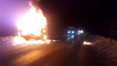 На трассе М-5 в Челябинской области вспыхнул грузовик