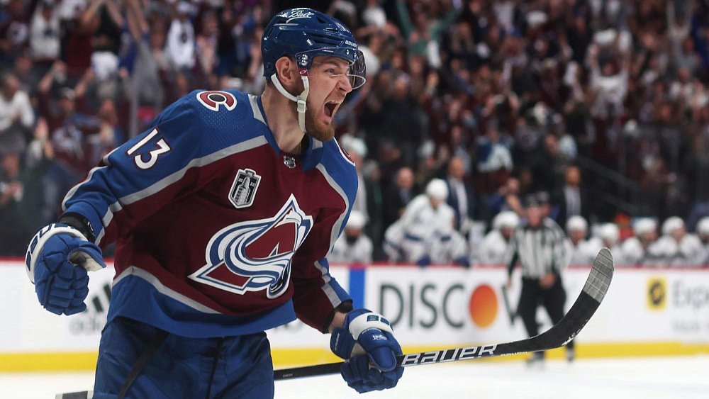 Хоккеист Валерий Ничушкин забросил свою 100‑ю шайбу в НХЛ