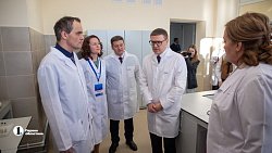 Алексей Текслер посетил новый центр «Экоаналитика» в ЮУрГУ