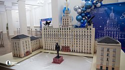 К юбилею ЮУрГУ испекли торт весом 80 килограммов