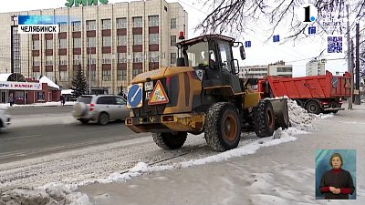Челябинцам объяснили, почему рабочие не убирали снег с дорог