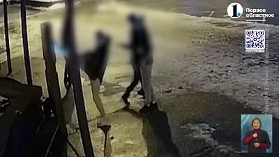 В Кыштыме парни сломали «умную» остановку