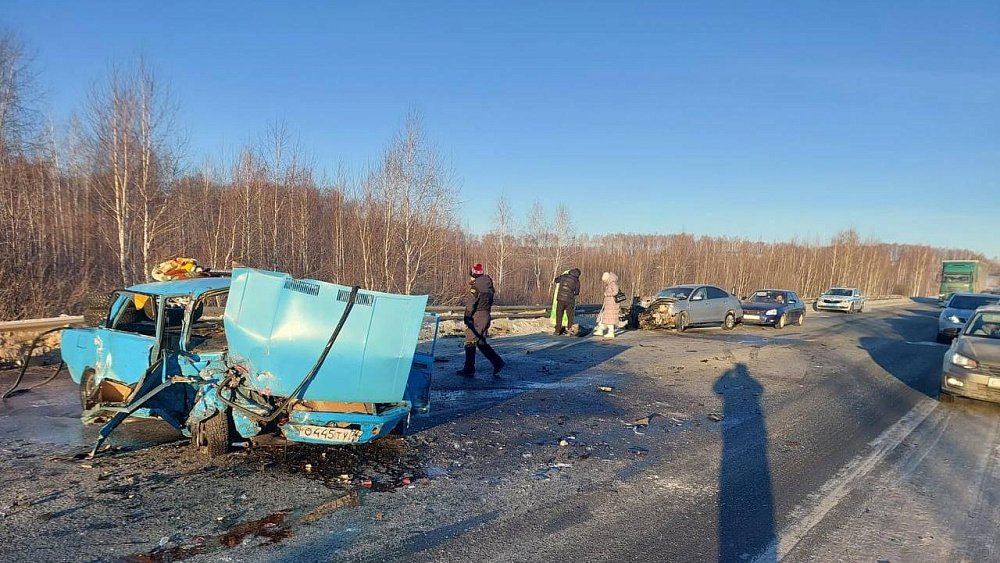 В лобовом ДТП под Челябинском погиб 19‑летний парень