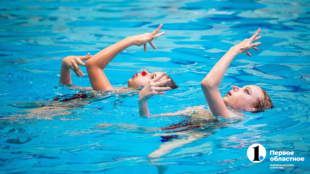 Танцы под водой — фоторепортаж с открытого урока челябинских синхронисток