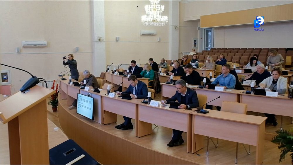 В Собрании депутатов обсудили бюджет на три года