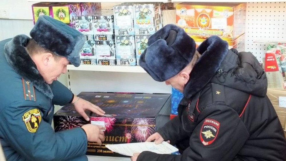 Южноуральские полицейские вышли на поиски нелегальных фейерверков