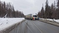 На трассе в Златоусте водитель легковушки погиб в ДТП с грузовиком