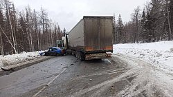 На трассе в Златоусте водитель легковушки погиб в ДТП с грузовиком