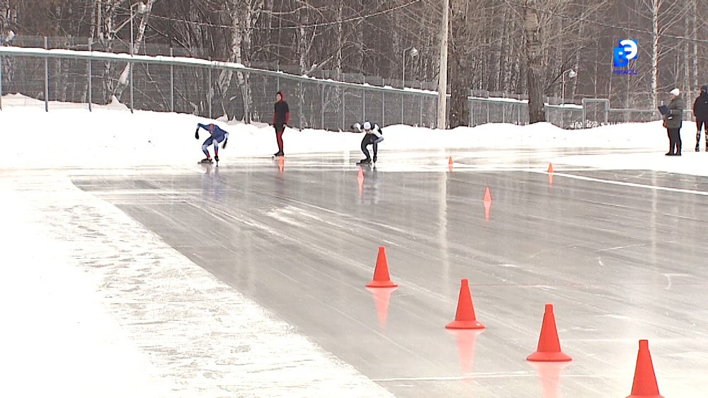 Конькобежцы Миасса начинают подготовку на открытом льду