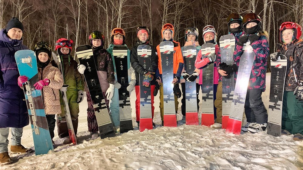 Челябинским сноубордистам подарили новый инвентарь для тренировок