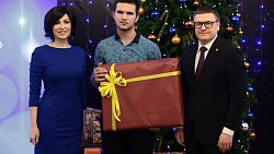 Алексей Текслер наградил наставников в рамках акции «Снеговики-добряки»