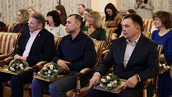 Алексей Текслер наградил наставников в рамках акции «Снеговики-добряки»