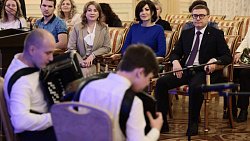 Алексей Текслер наградил наставников в рамках акции «Снеговики-добряки»