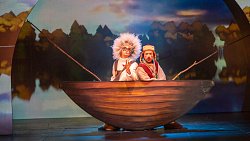 Камерный театр в Челябинске открыл новогоднюю кампанию «социальной» елкой