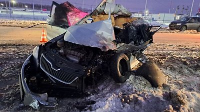 В Новосинеглазово легковой автомобиль столкнулся с погрузчиком