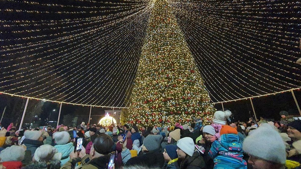 В Аше открыли новогодний городок