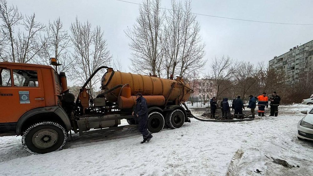 11 многоквартирных домов остались без воды из‑за коммунальной аварии в Челябинске