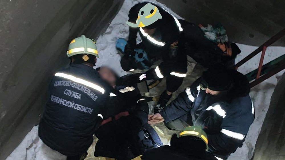 Рабочий упал с высоты восьмого этажа в шахту лифта на стройке в Миассе