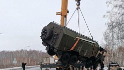 Тягач съехал в кювет на оживленном участке трассы в Челябинской области