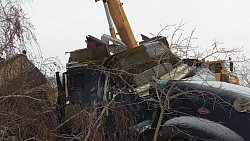 Тягач съехал в кювет на оживленном участке трассы в Челябинской области