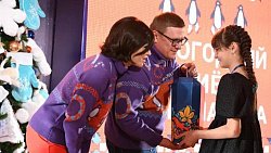 Алексей Текслер поздравил талантливых школьников с Новым годом