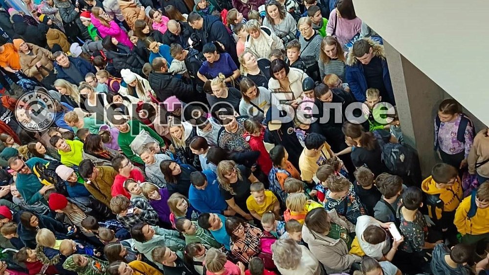 В Магнитогорске детские соревнования по плаванию закончились давкой и слезами