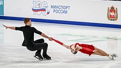 Новая королева Аделия и трио красавцев мужчин-одиночников