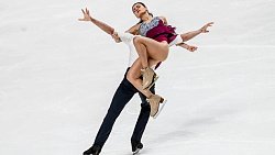 Новая королева Аделия и трио красавцев мужчин-одиночников