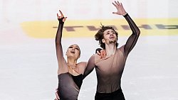 Новая королева Аделия и трио красавцев мужчин-одиночников